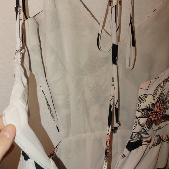 Leith V-neck Jumpsuit Light Gray‎ Floral Small S New Cutout Pants - Picture 10 of 13